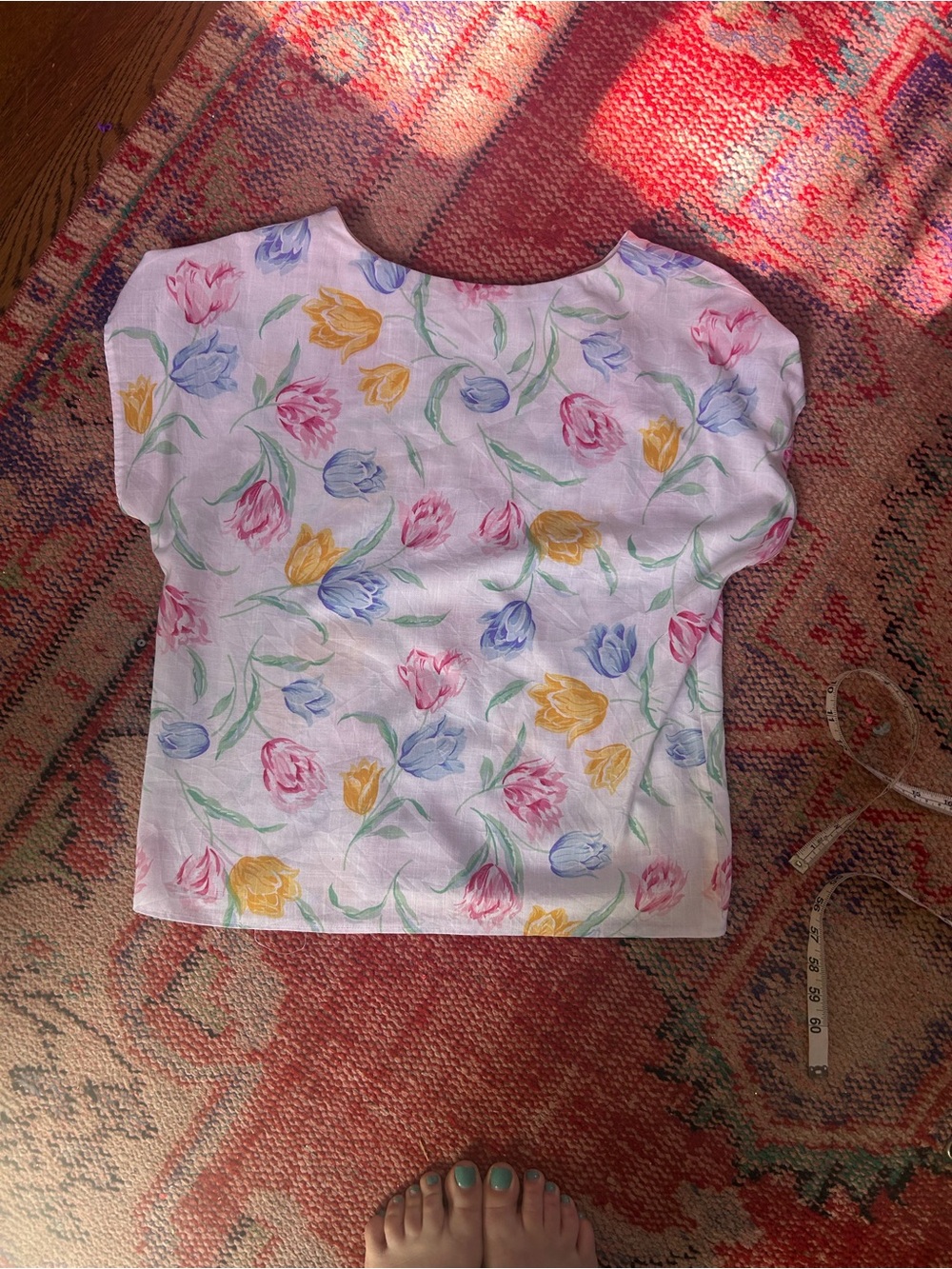 Vintage Floral Tulip Print Top - White with Pink, Blue & Yellow